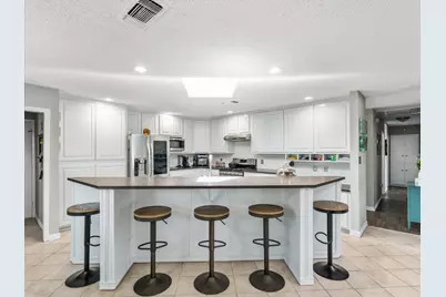 632 S Rough Creek Court, Granbury, TX 76048 - Photo 5