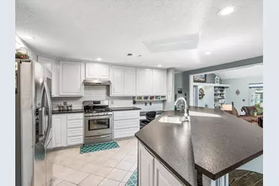 632 S Rough Creek Court, Granbury, TX 76048 - Photo 7