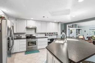 632 S Rough Creek Ct, Granbury, TX 76048 - Photo 7