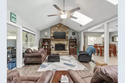 632 S Rough Creek Court, Granbury, TX 76048 - Photo 11