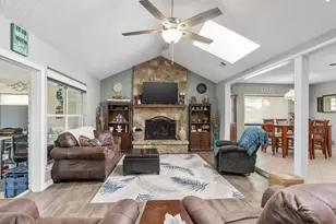 632 S Rough Creek Ct, Granbury, TX 76048 - Photo 11