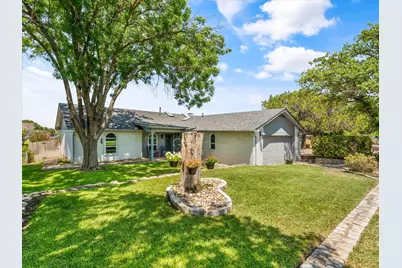 632 S Rough Creek Court, Granbury, TX 76048 - Photo 3