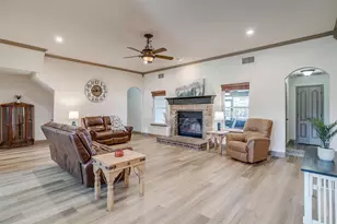 555 Munn Rd, Springtown, TX 76082 - Photo 9