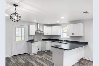 828 Indiana Street, Graham, TX 76450 - Photo 3