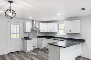 828 Indiana St, Graham, TX 76450 - Photo 3