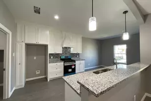 304 Ave D, Ennis, TX 75119 - Photo 7