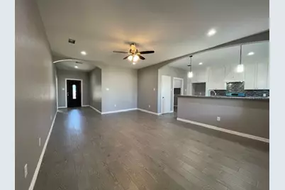 304 Avenue D, Ennis, TX 75119 - Photo 3