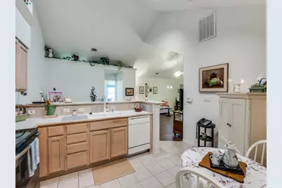 941 Bridges Drive, Arlington, TX 76012 - Photo 9