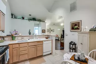 941 Bridges Dr, Arlington, TX 76012 - Photo 9