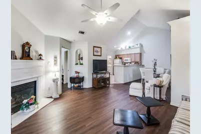 941 Bridges Drive, Arlington, TX 76012 - Photo 5