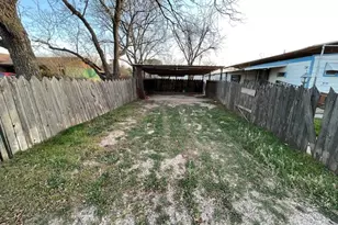 214 Coke St, Tye, TX 79563 - Photo 3