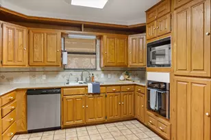 417 Sky Harbour Ct, Granbury, TX 76049 - Photo 11