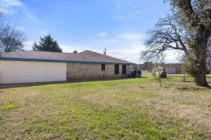 417 Sky Harbour Ct, Granbury, TX 76049 - Photo 25