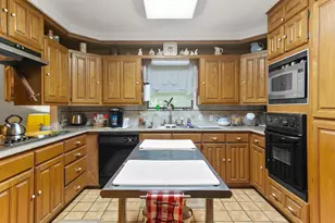 417 Sky Harbour Ct, Granbury, TX 76049 - Photo 9