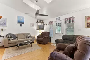 417 Sky Harbour Ct, Granbury, TX 76049 - Photo 5