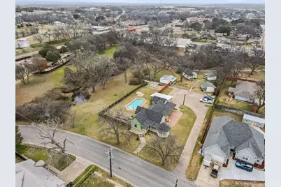 512 N Travis Street, Granbury, TX 76048 - Photo 5