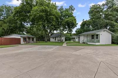 512 N Travis Street, Granbury, TX 76048 - Photo 23