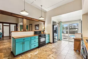 512 N Travis St, Granbury, TX 76048 - Photo 17