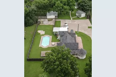 512 N Travis Street, Granbury, TX 76048 - Photo 1