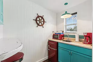 512 N Travis St, Granbury, TX 76048 - Photo 31