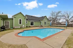 512 N Travis St, Granbury, TX 76048 - Photo 25