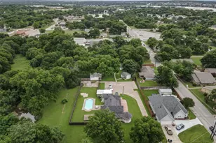 512 N Travis St, Granbury, TX 76048 - Photo 3