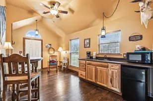 512 N Travis St, Granbury, TX 76048 - Photo 31