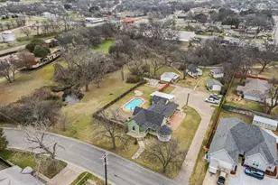 512 N Travis St, Granbury, TX 76048 - Photo 3