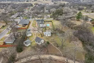 512 N Travis St, Granbury, TX 76048 - Photo 5