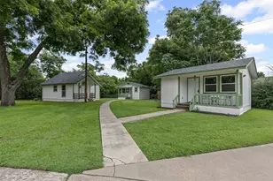 512 N Travis St, Granbury, TX 76048 - Photo 1