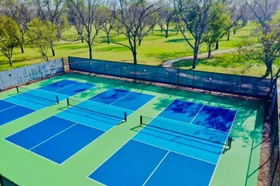 1118 E Landings N, Granbury, TX 76049 - Photo 11