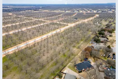 1118 E Landings N, Granbury, TX 76049 - Photo 7