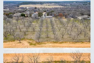 1112 E Landings N, Granbury, TX 76049 - Photo 5