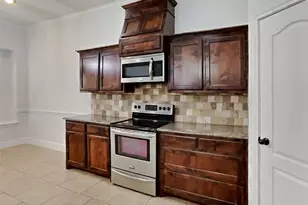 300 Madison St, Burleson, TX 76028 - Photo 7