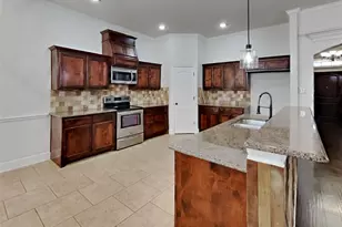 300 Madison St, Burleson, TX 76028 - Photo 9