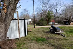 403 Monroe St, Deport, TX 75435 - Photo 11