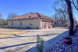 1302 Woodridge Cir, Euless, TX 76040 - Photo 33