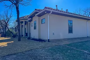 1302 Woodridge Cir, Euless, TX 76040 - Photo 3