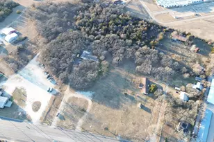 1535 E Henderson St, Cleburne, TX 76031 - Photo 1