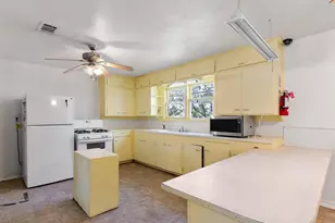 1403 Hovey St, Bridgeport, TX 76426 - Photo 9