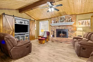 2608 Royal Ln, Granbury, TX 76049 - Photo 17