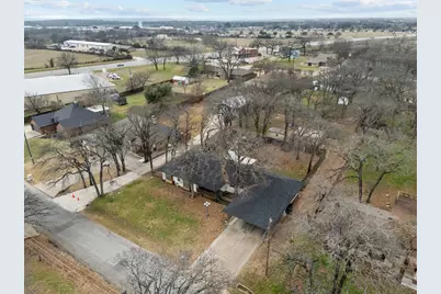 2608 Royal Lane, Granbury, TX 76049 - Photo 5