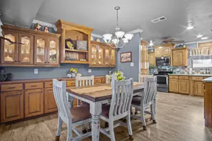 2608 Royal Ln, Granbury, TX 76049 - Photo 21