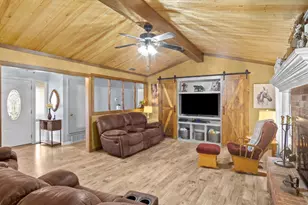 2608 Royal Ln, Granbury, TX 76049 - Photo 19