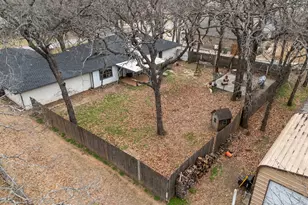 2608 Royal Ln, Granbury, TX 76049 - Photo 9