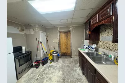 301 SE 14th Street, Grand Prairie, TX 75051 - Photo 15