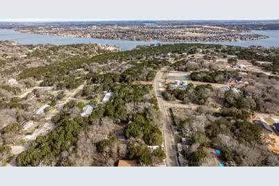 910 Scenic Drive, Granbury, TX 76048 - Photo 15