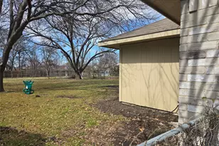 1121 Sam Houston Dr, Garland, TX 75042 - Photo 39