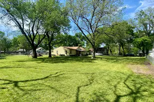 1115 S 6th St, Bonham, TX 75418 - Photo 17