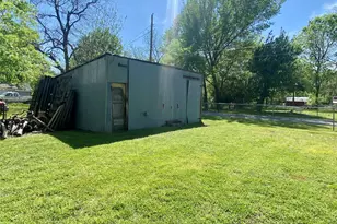 1115 S 6th St, Bonham, TX 75418 - Photo 21